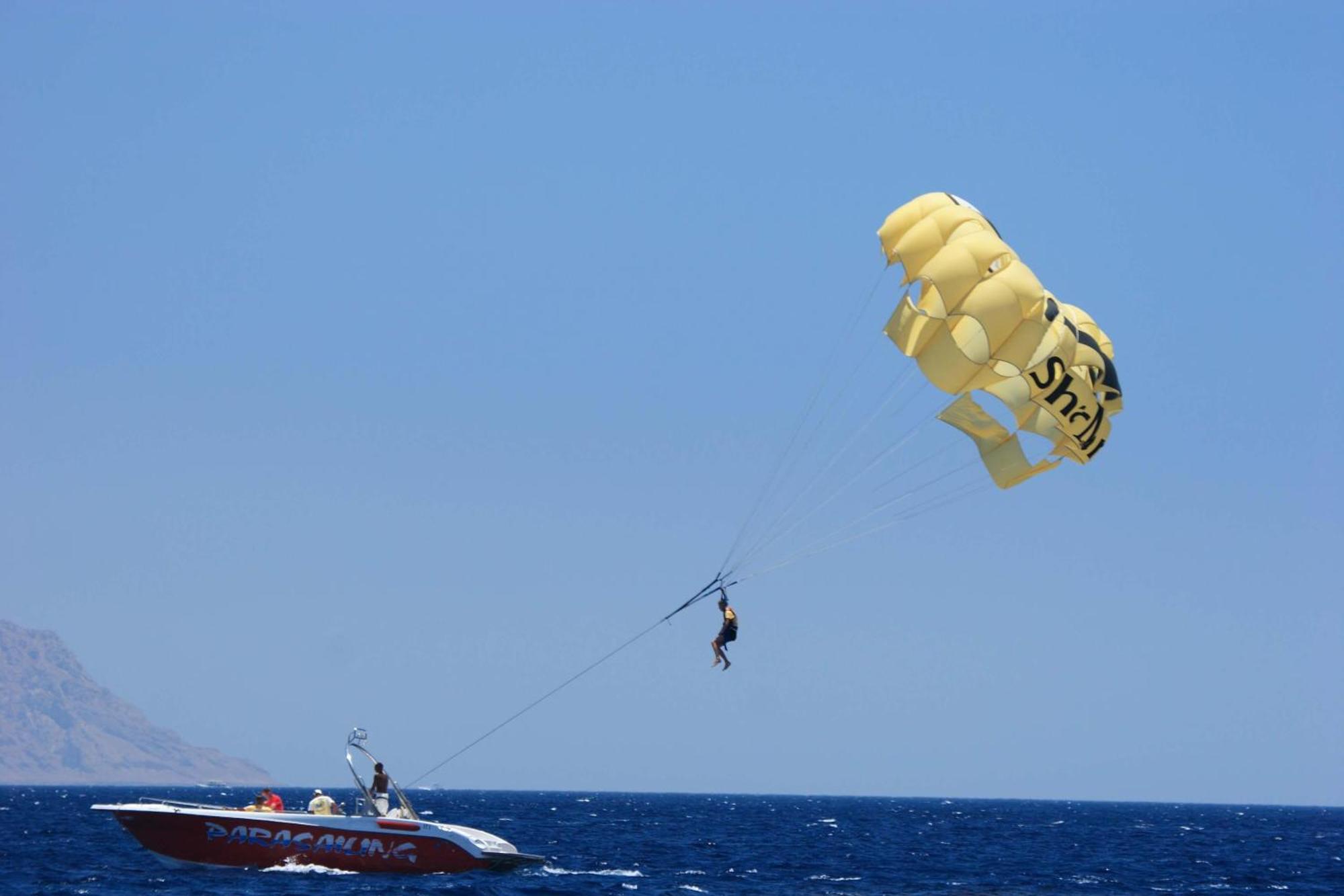 Sultan Gardens Resort Sharm El Sheikh Εξωτερικό φωτογραφία Parasailing in Crete, Greece